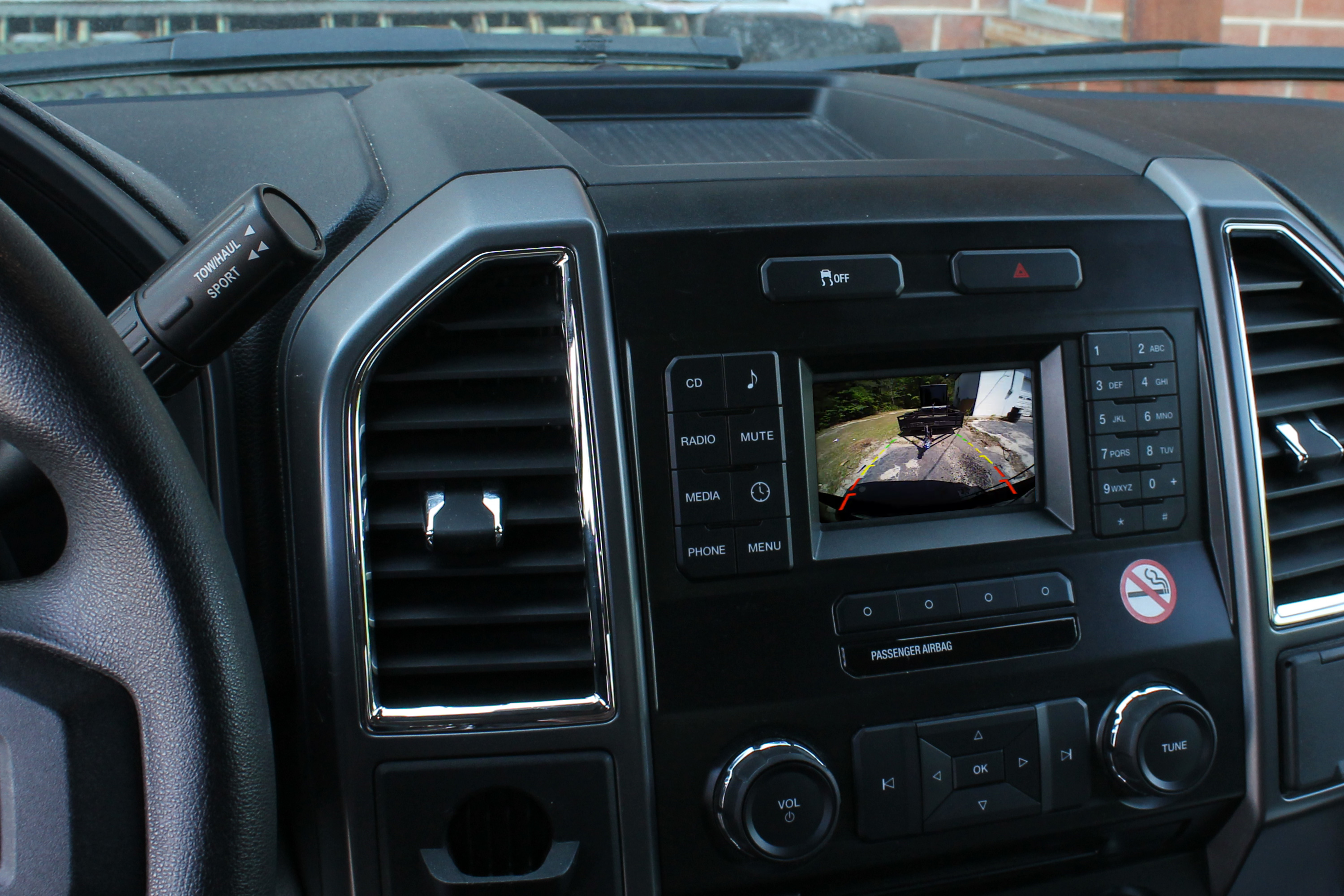 2015-2017 Ford F150 tailgate handle camera installed with video feed to factory 4.2-inch LCD screen